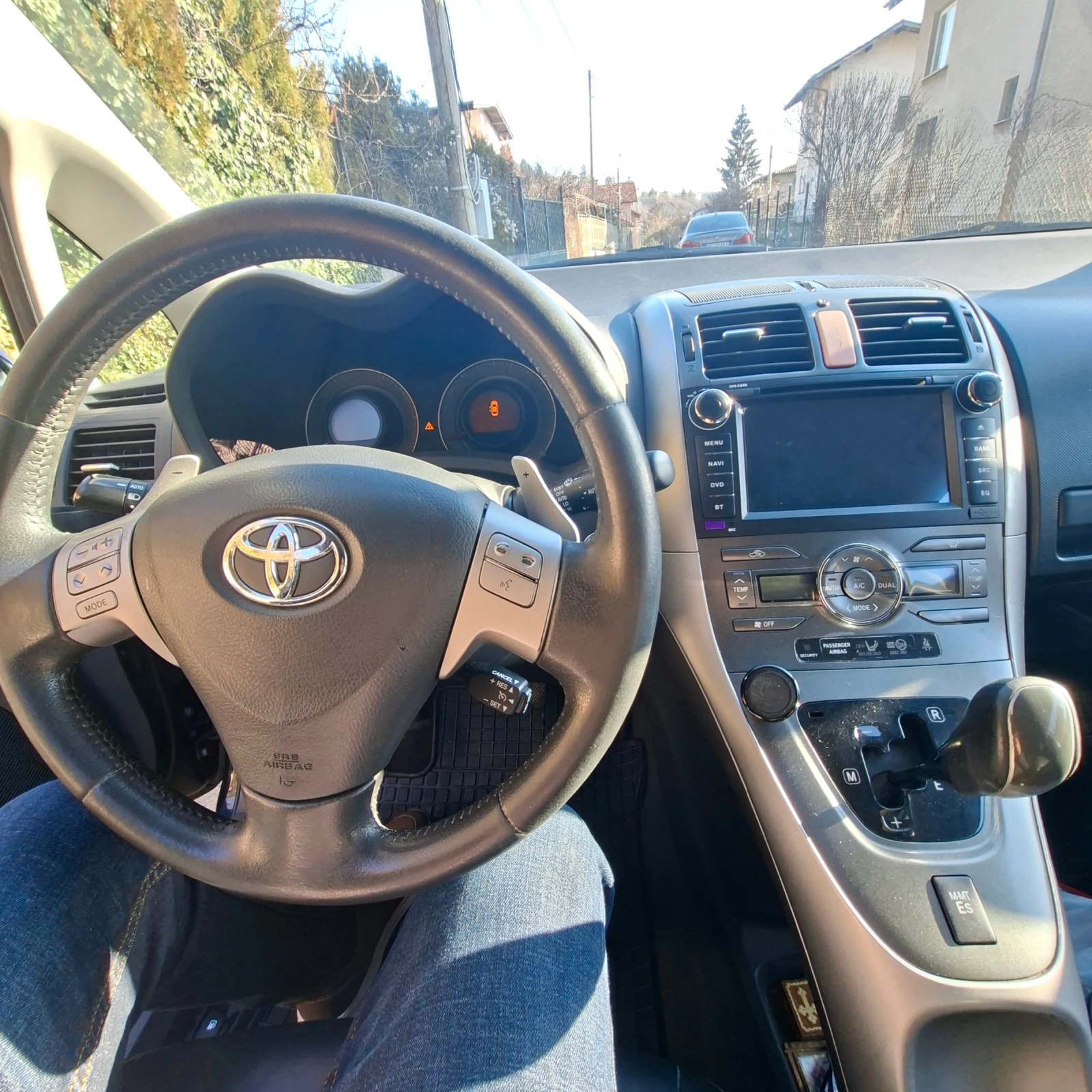 Toyota Auris, снимка 3 - Автомобили и джипове - 54812043