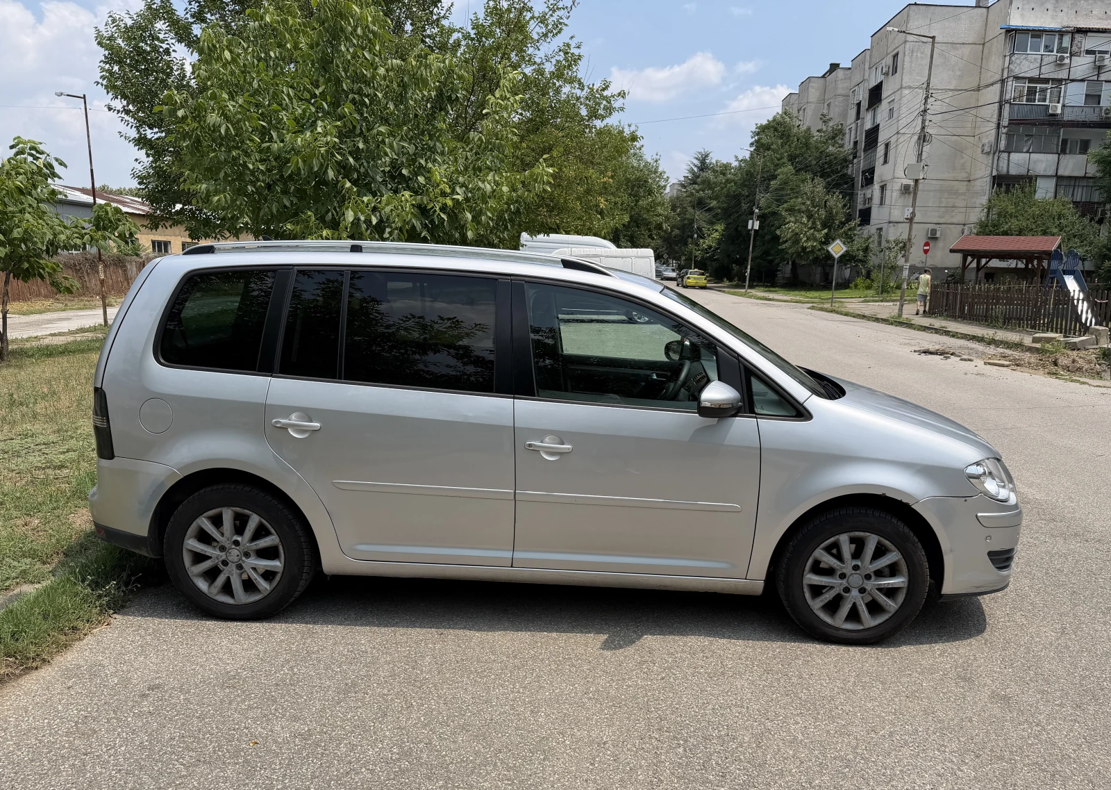 VW Touran, снимка 3 - Автомобили и джипове - 55219003