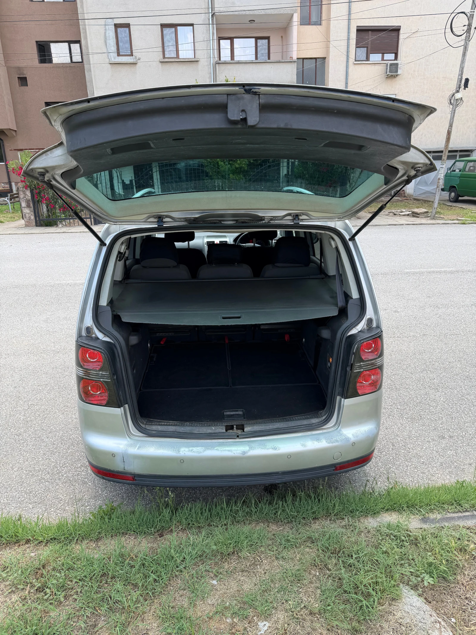 VW Touran, снимка 12 - Автомобили и джипове - 55219003