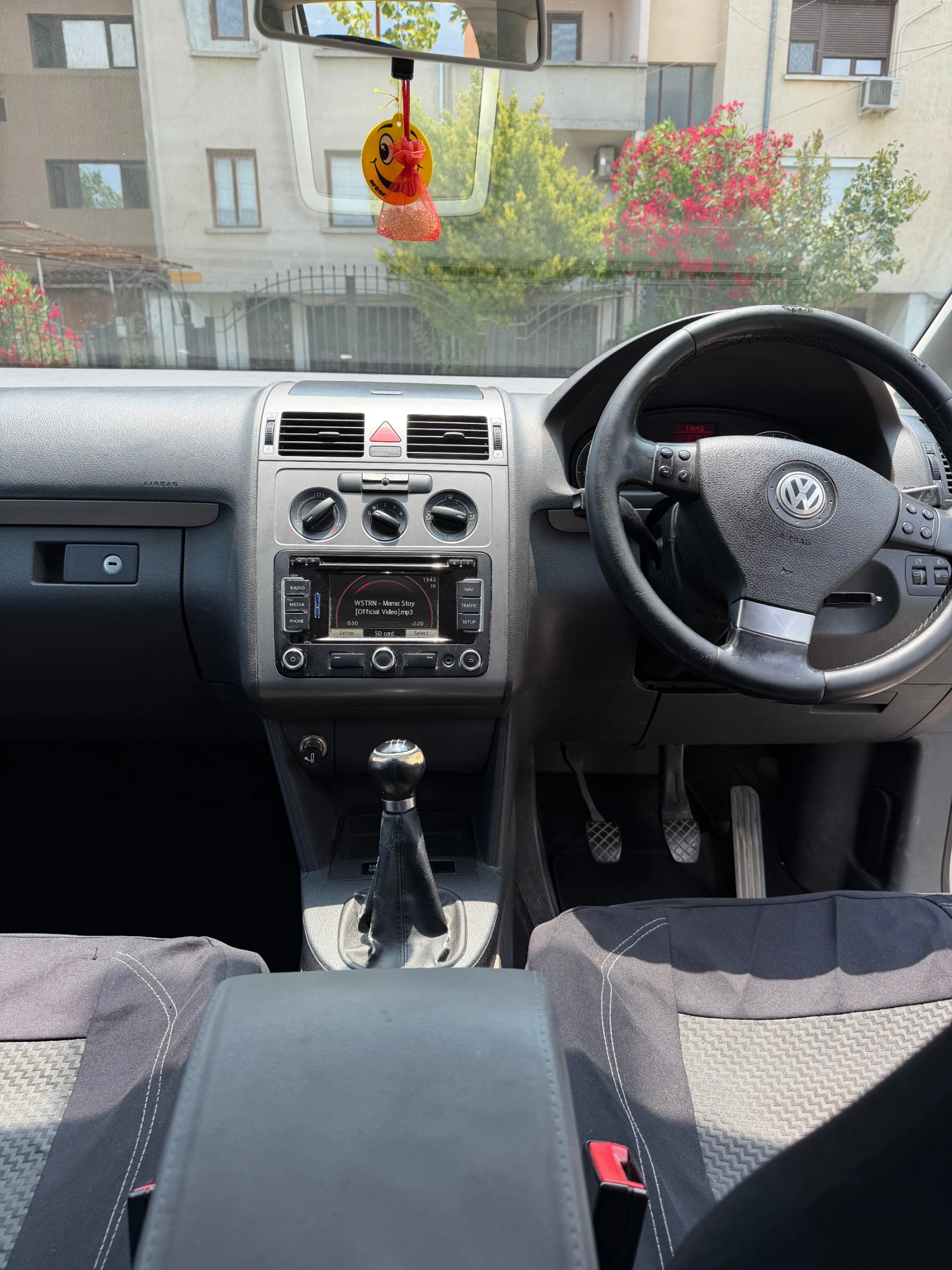 VW Touran, снимка 14 - Автомобили и джипове - 55219003