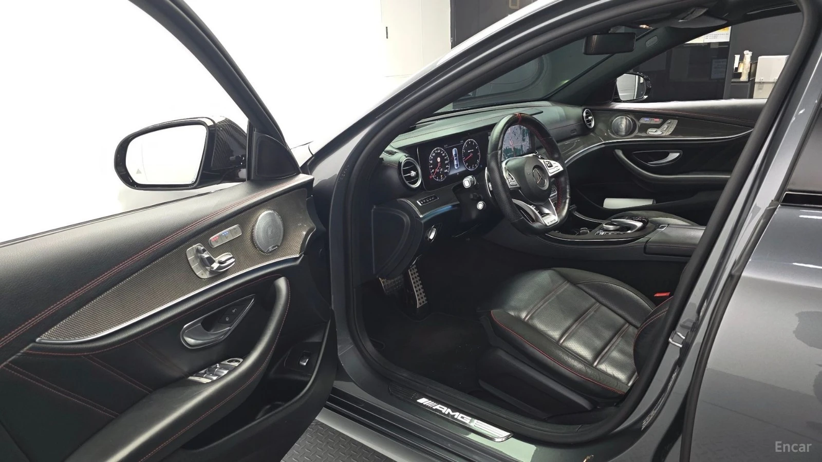 Mercedes-Benz E 43 AMG 4MATIC* HUD* КОЖА* ОБДУХВ* НАВИ* ПАНО, снимка 8 - Автомобили и джипове - 55545269