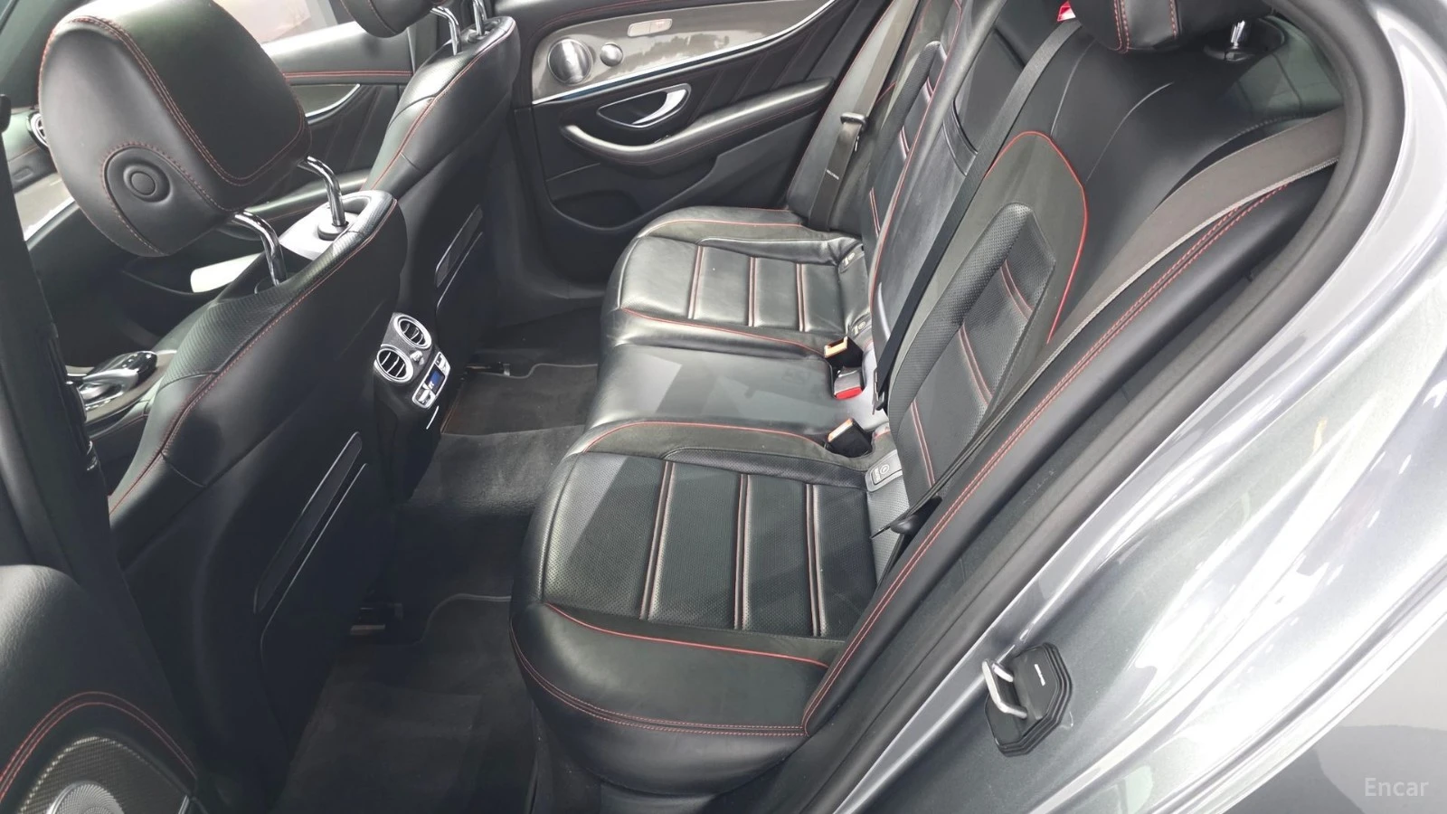 Mercedes-Benz E 43 AMG 4MATIC* HUD* КОЖА* ОБДУХВ* НАВИ* ПАНО, снимка 9 - Автомобили и джипове - 55545269