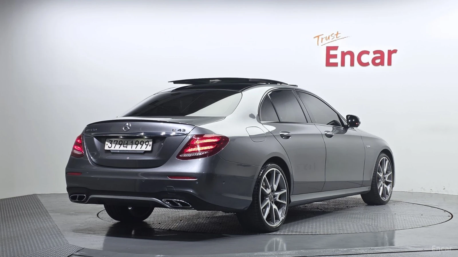 Mercedes-Benz E 43 AMG 4MATIC* HUD* КОЖА* ОБДУХВ* НАВИ* ПАНО, снимка 2 - Автомобили и джипове - 55545269
