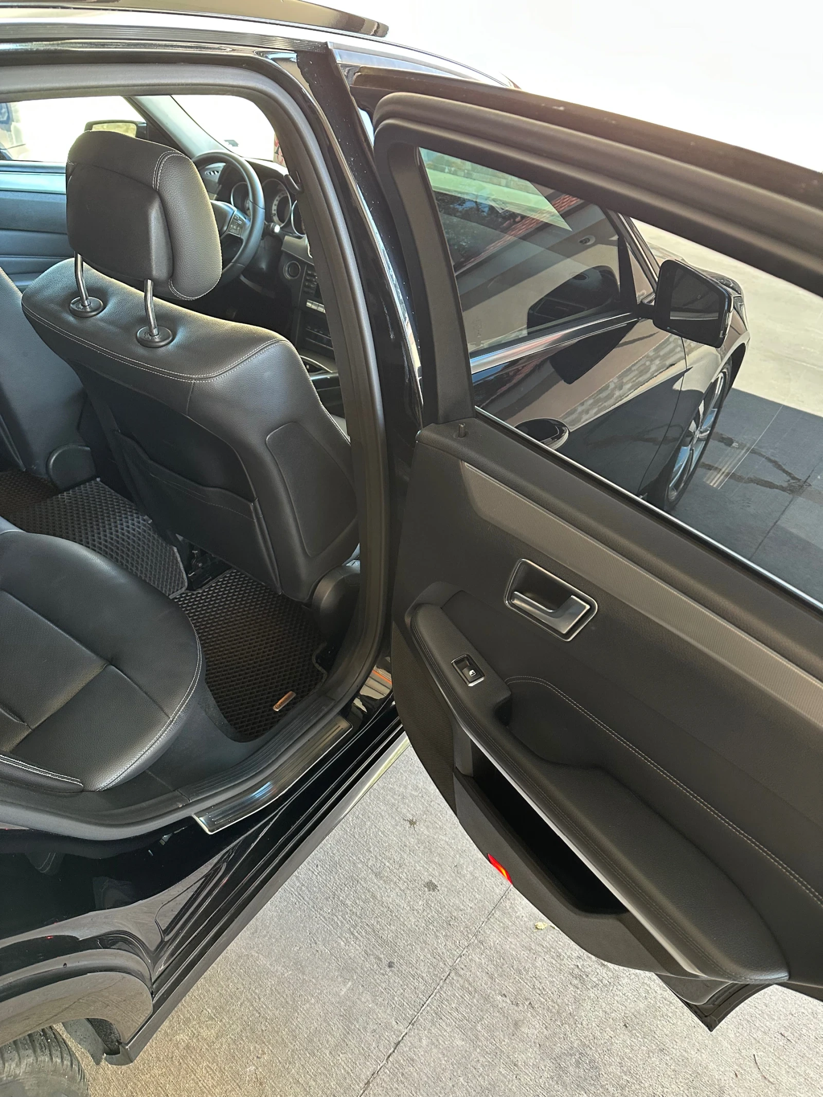 Mercedes-Benz E 200, снимка 15 - Автомобили и джипове - 56337748