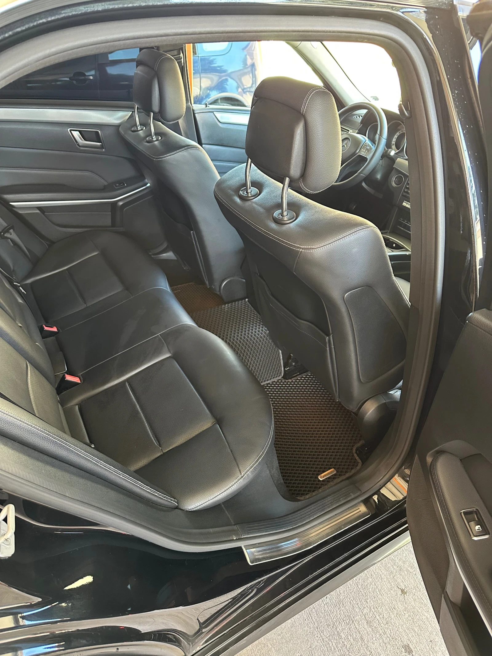 Mercedes-Benz E 200, снимка 13 - Автомобили и джипове - 56337748
