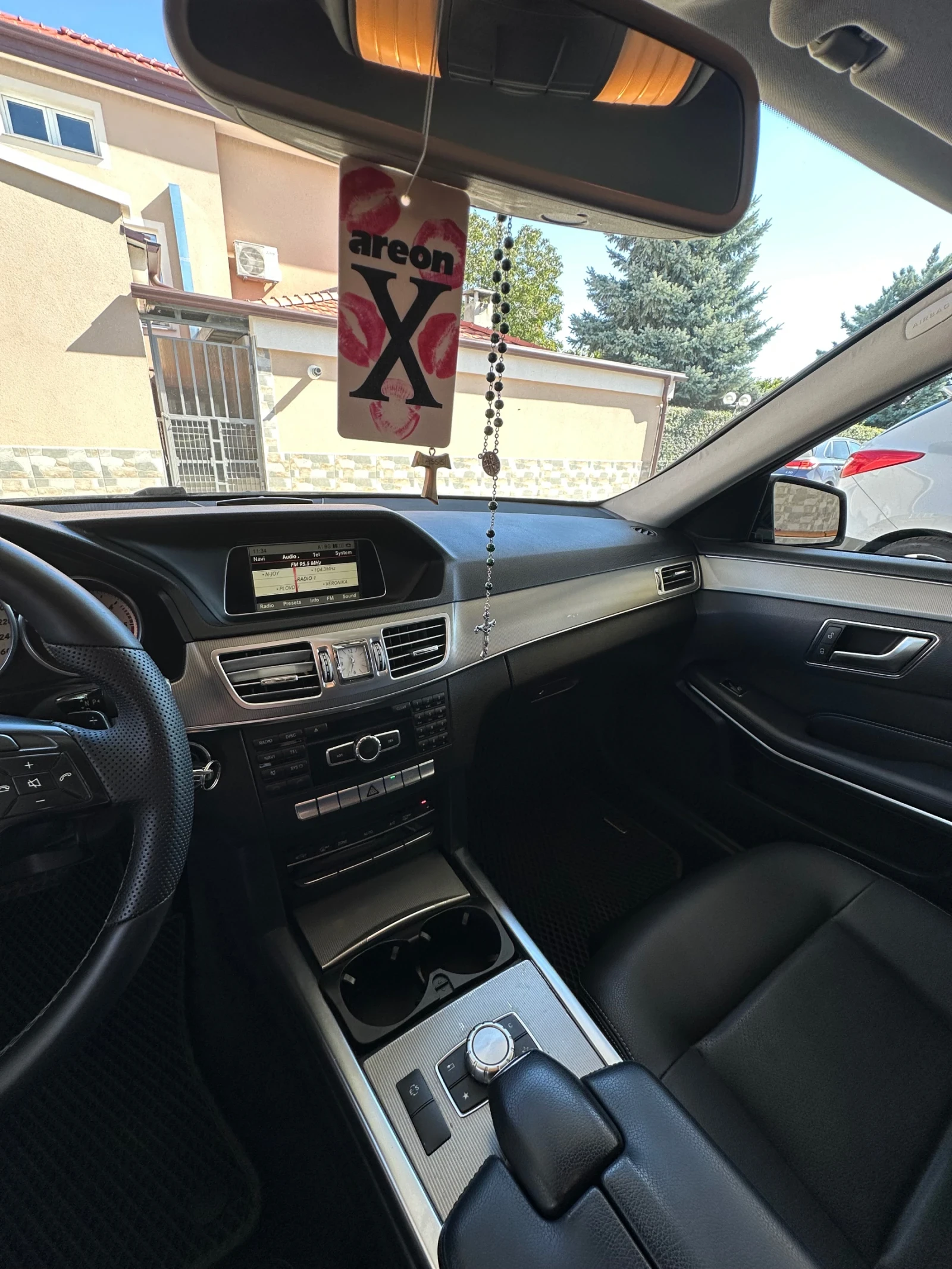 Mercedes-Benz E 200, снимка 10 - Автомобили и джипове - 56337748