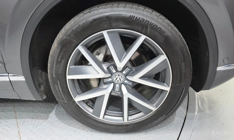 VW Touareg, снимка 5 - Автомобили и джипове - 53058528