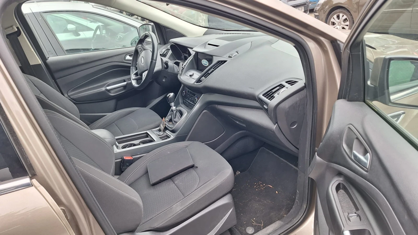 Ford Kuga 1.5 EcoBoost 120 CV SeS 2WD ST-Line, снимка 14 - Автомобили и джипове - 53938956