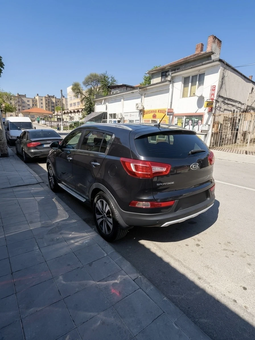 Kia Sportage 2.0 CRDi 135 к.с. 4x4 ръчни скорости, снимка 2 - Автомобили и джипове - 54318829