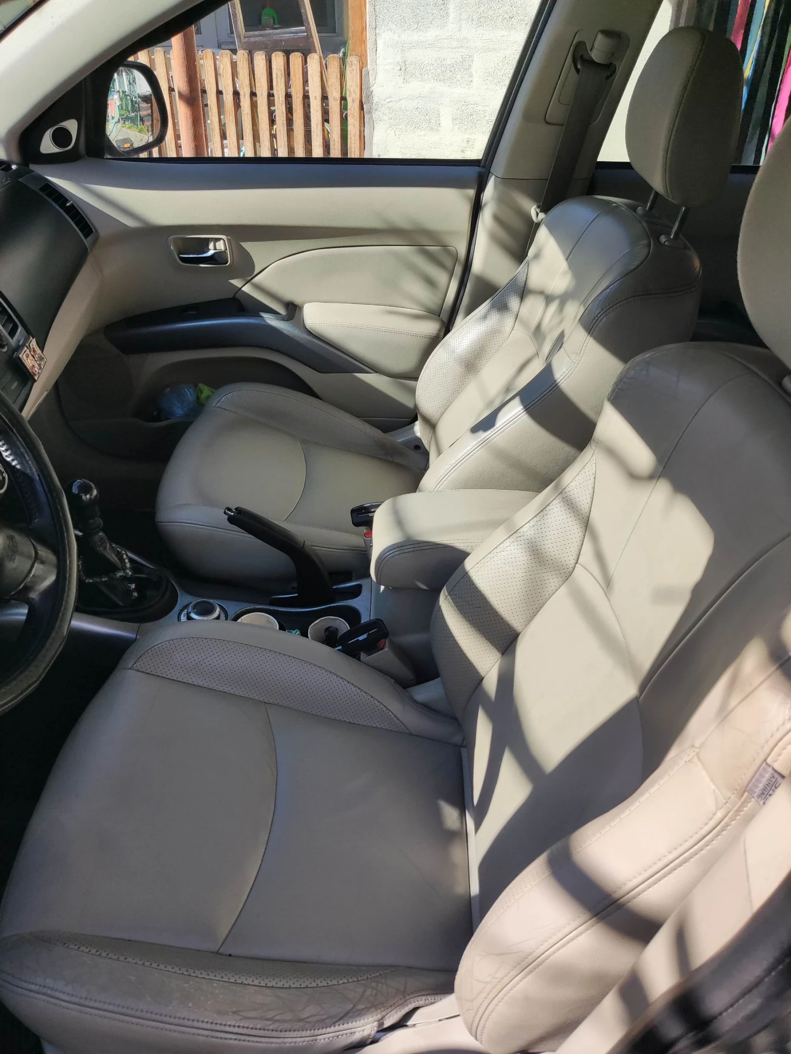 Mitsubishi Outlander 7 места, снимка 10 - Автомобили и джипове - 54459572