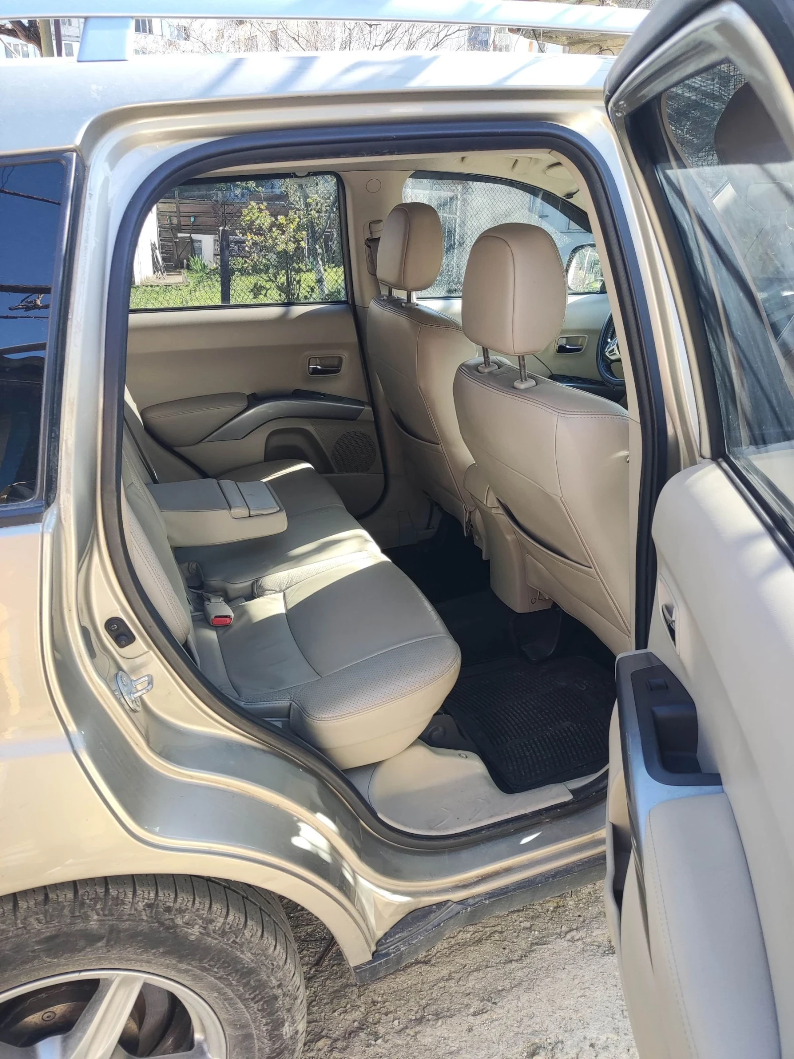 Mitsubishi Outlander 7 места, снимка 5 - Автомобили и джипове - 54459572