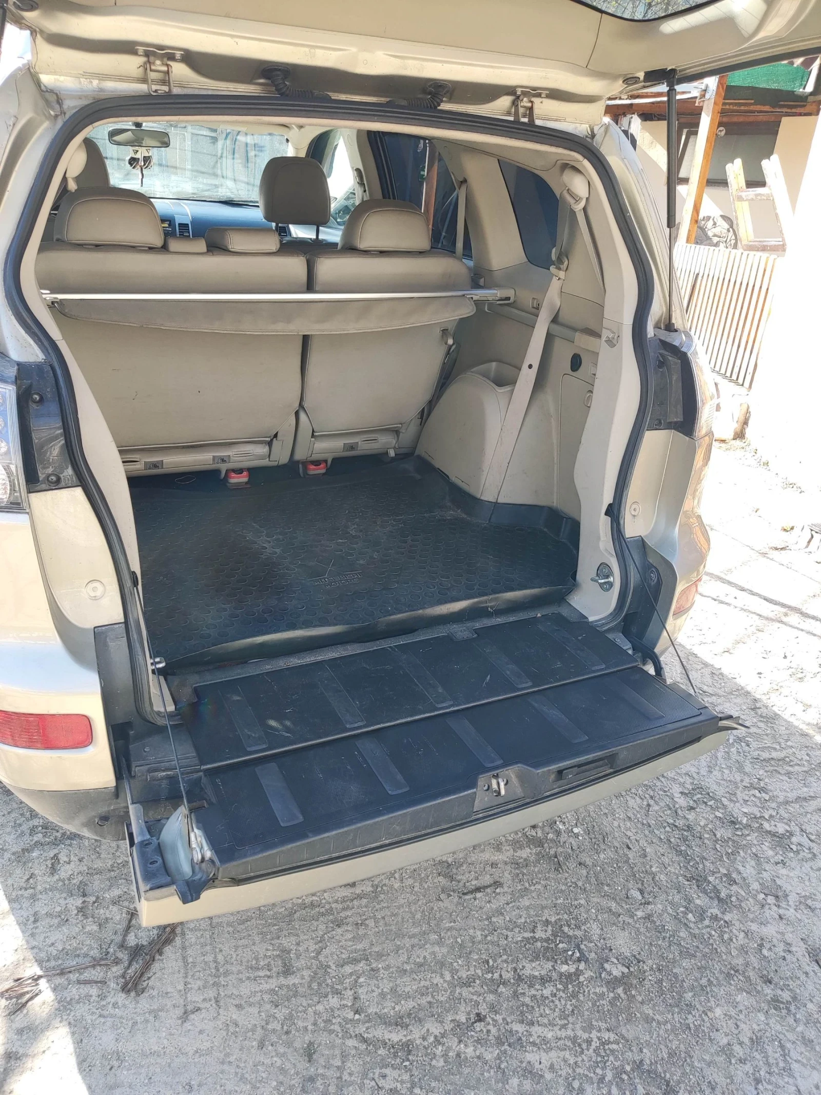 Mitsubishi Outlander 7 места, снимка 6 - Автомобили и джипове - 54459572