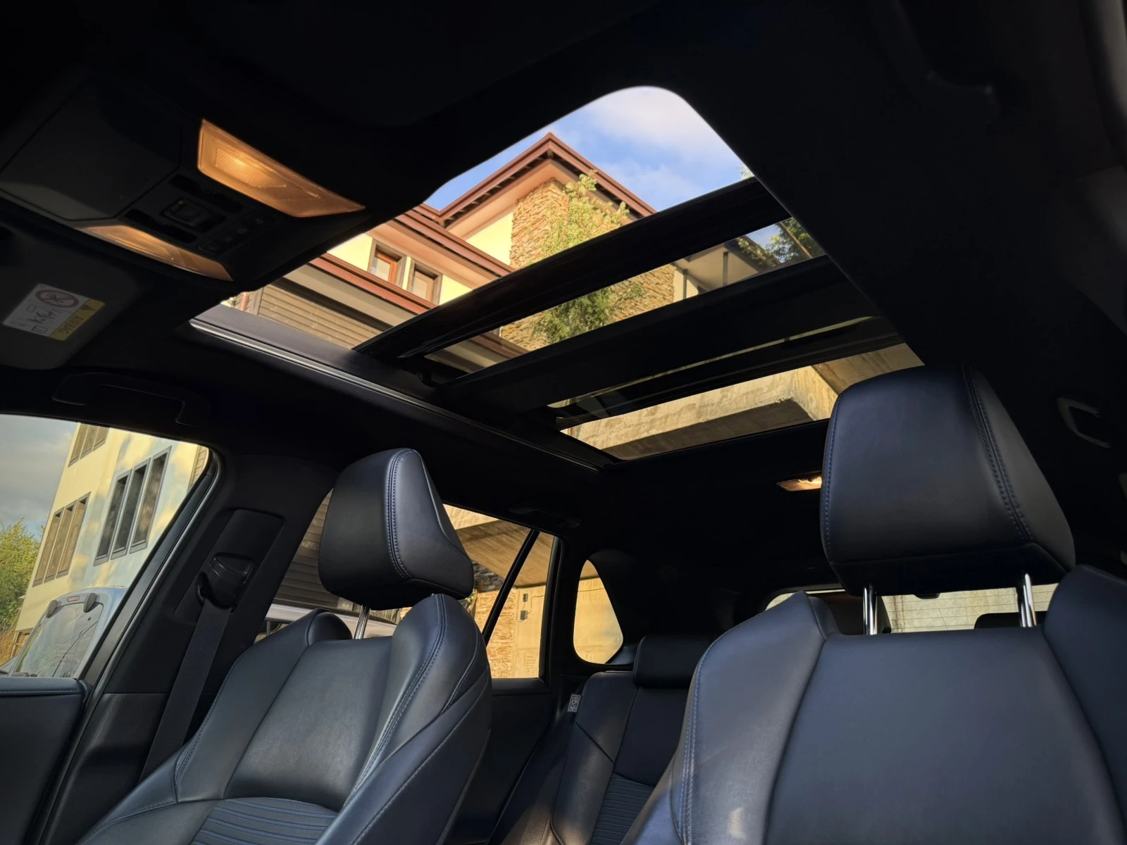 Toyota Rav4 Hybrid / Bi-color / LED, снимка 15 - Автомобили и джипове - 55437342