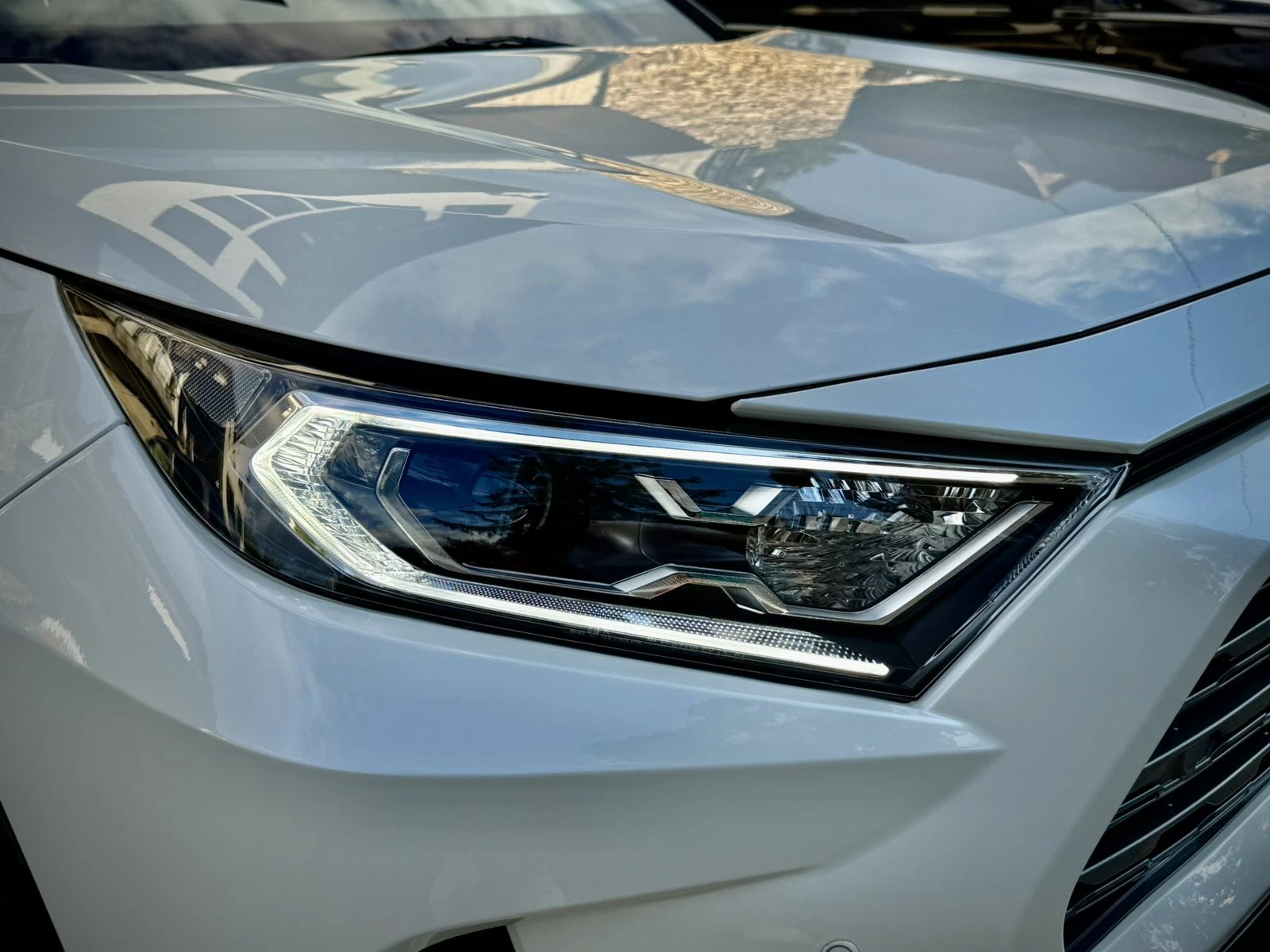 Toyota Rav4 Hybrid / Bi-color / LED, снимка 9 - Автомобили и джипове - 55437342