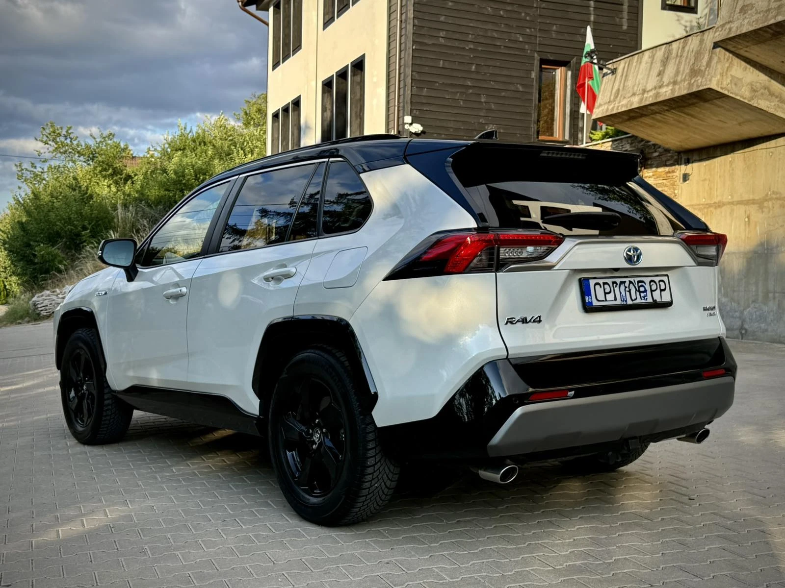 Toyota Rav4 Hybrid / Bi-color / LED, снимка 6 - Автомобили и джипове - 55437342