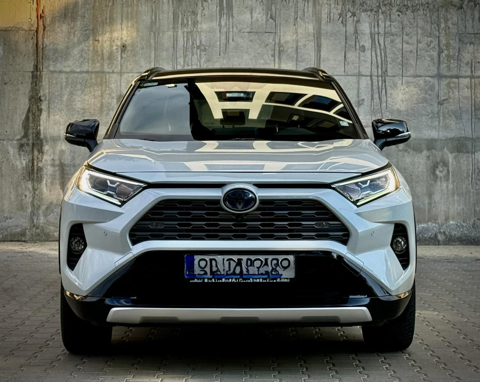 Toyota Rav4 Hybrid / Bi-color / LED, снимка 2 - Автомобили и джипове - 55437342