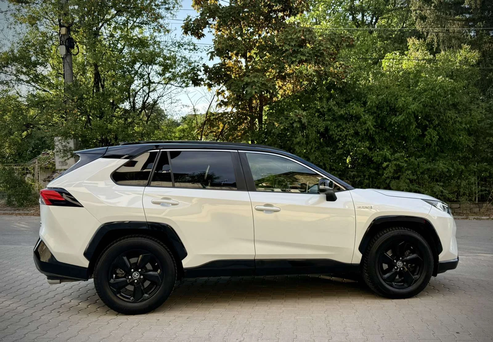 Toyota Rav4 Hybrid / Bi-color / LED, снимка 4 - Автомобили и джипове - 55437342