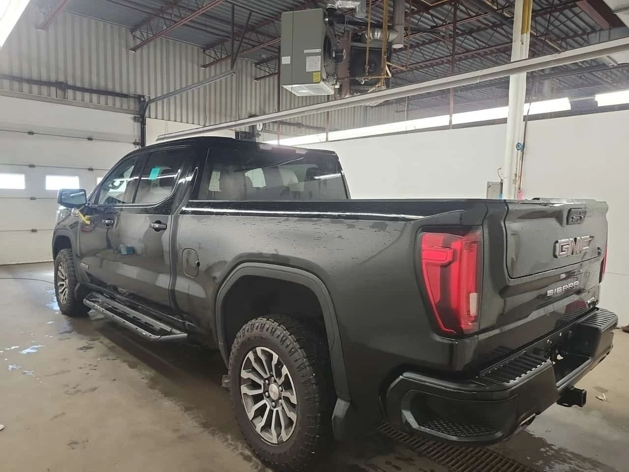 Gmc Sierra * AT4 CREW CAB SHORT BED * CARFAX * БЕЗ ПЪРВОНАЧАЛ, снимка 4 - Автомобили и джипове - 56293118