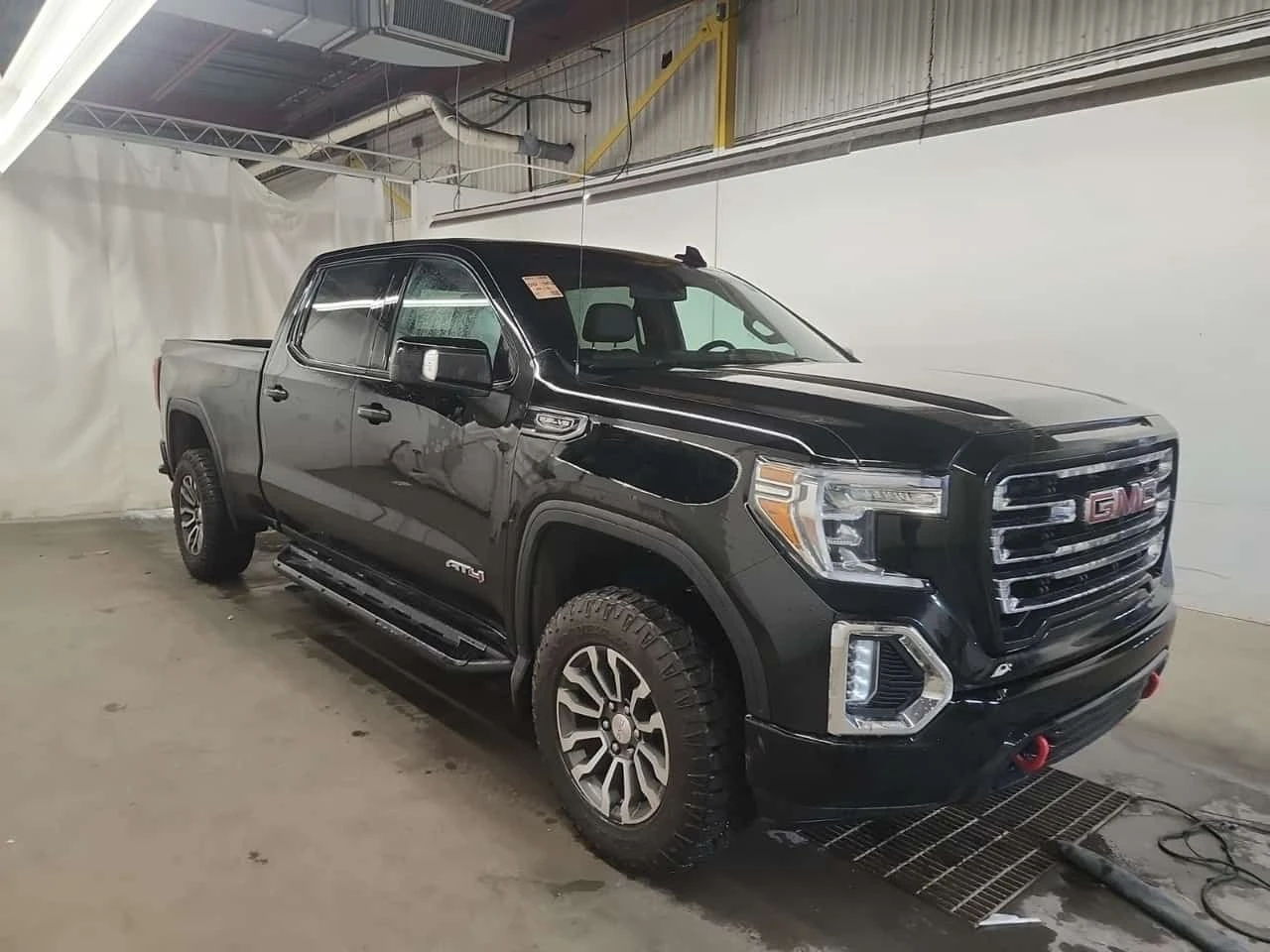 Gmc Sierra * AT4 CREW CAB SHORT BED * CARFAX * БЕЗ ПЪРВОНАЧАЛ, снимка 2 - Автомобили и джипове - 56293118