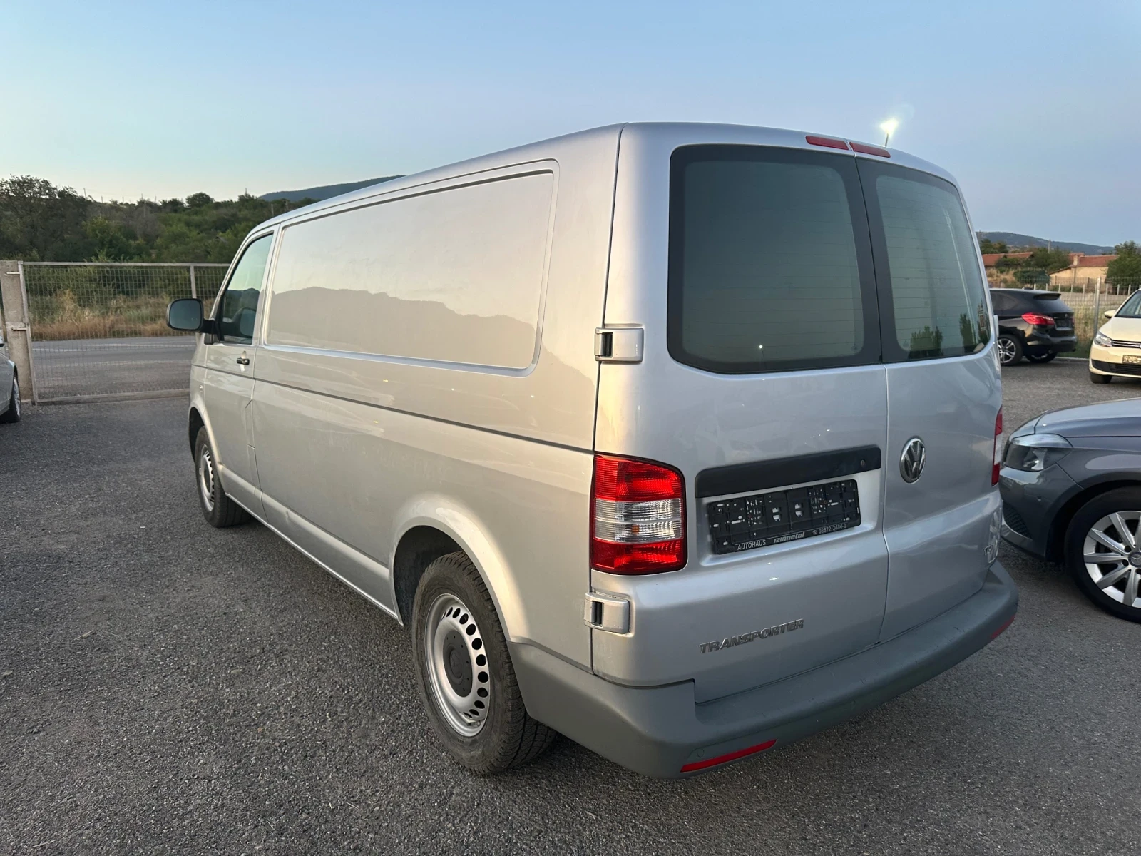 VW Transporter 2.0TDI* 140к.с* ДЪЛГА БАЗА - изображение 6