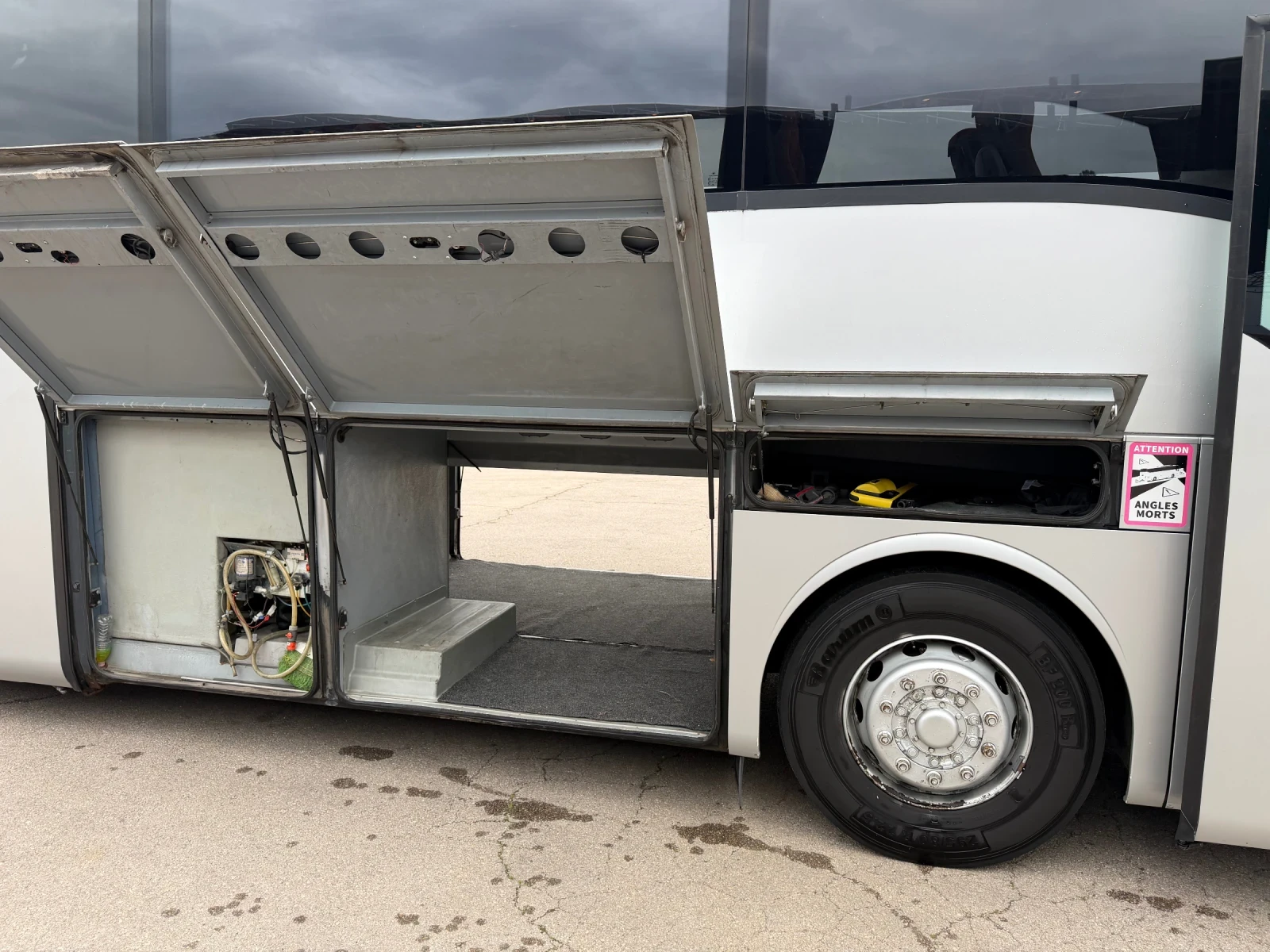 Mercedes-Benz Tourismo O 350 RHD 15RHD, снимка 14 - Бусове и автобуси - 54032493