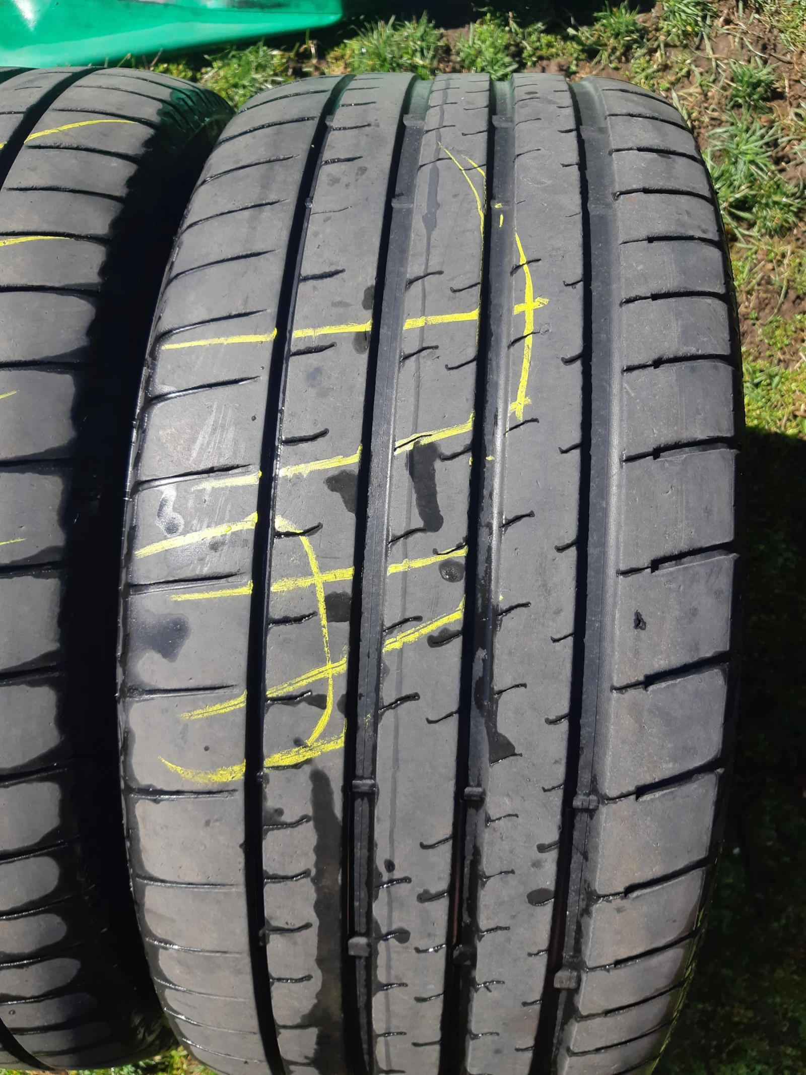 Гуми Летни 255/45R18, снимка 2 - Гуми и джанти - 53833909