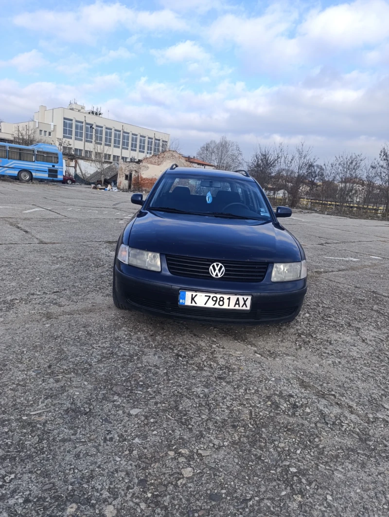 VW Passat, снимка 1 - Автомобили и джипове - 49213901