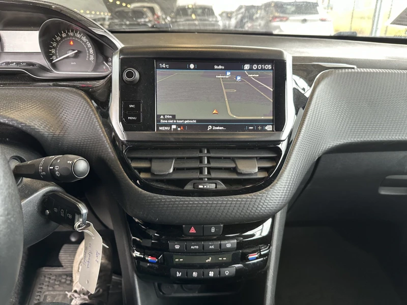 Peugeot 2008, снимка 12 - Автомобили и джипове - 52322778