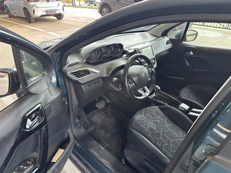 Peugeot 2008, снимка 9 - Автомобили и джипове - 52322778