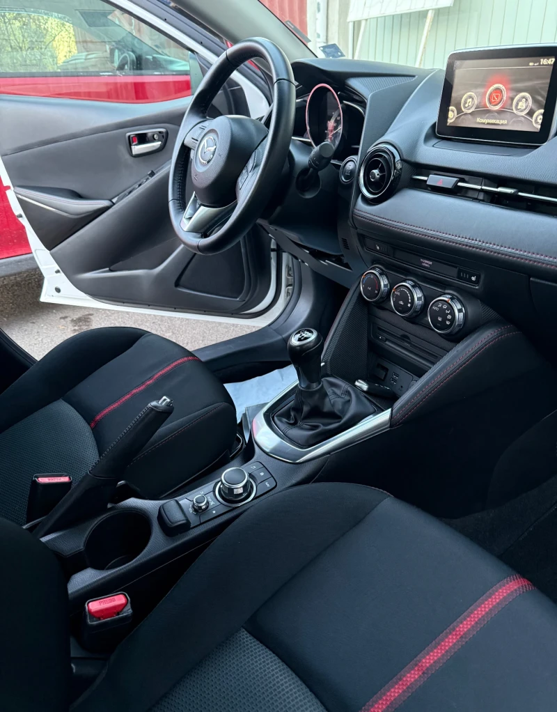 Mazda 2 Skyactiv, снимка 6 - Автомобили и джипове - 52418552