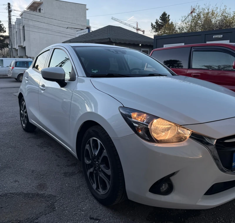 Mazda 2 Skyactiv, снимка 3 - Автомобили и джипове - 52418552