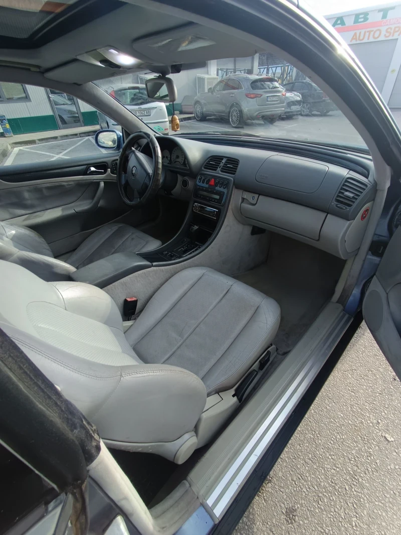 Mercedes-Benz CLK 320, снимка 8 - Автомобили и джипове - 52593251