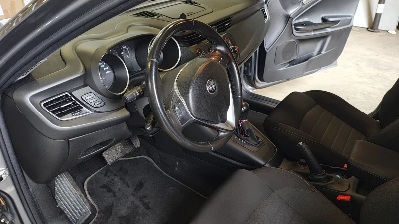 Alfa Romeo Giulietta, снимка 12 - Автомобили и джипове - 52670706