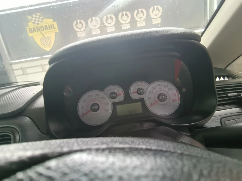 Fiat Punto 1.4 турбо бензин с чип, снимка 9 - Автомобили и джипове - 52905959