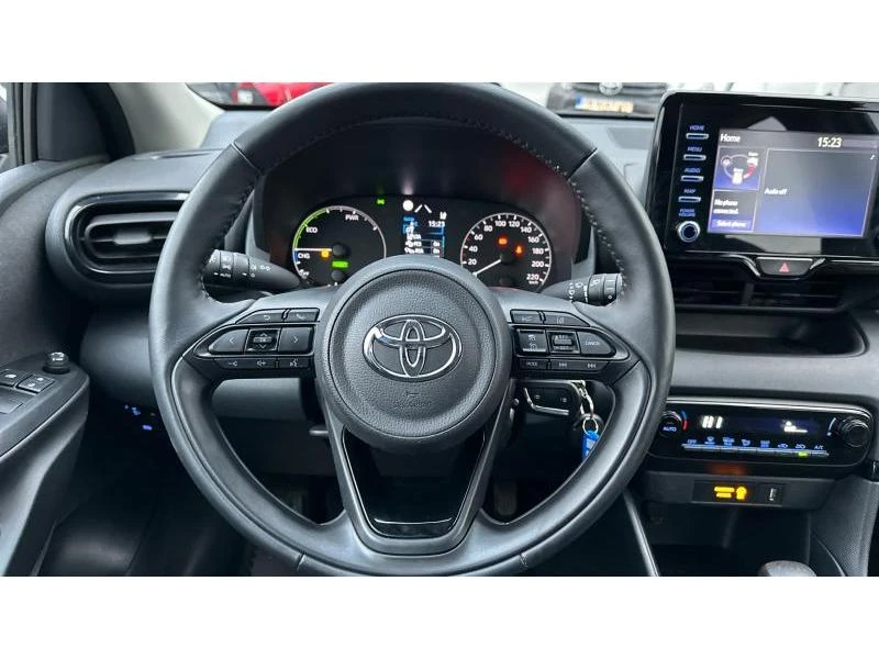 Toyota Yaris 1.5 HSD ACTIVE, снимка 13 - Автомобили и джипове - 52949210