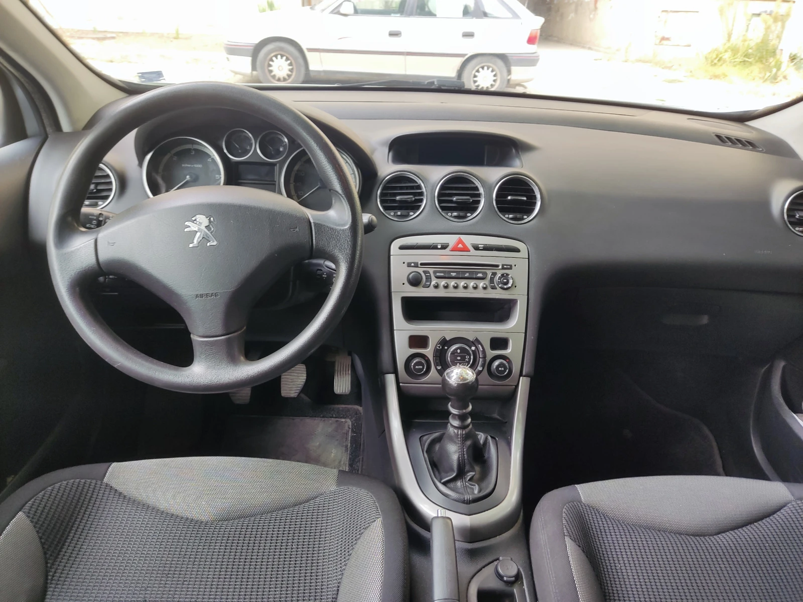 Peugeot 308 1.6 SW. E-HDI - изображение 9