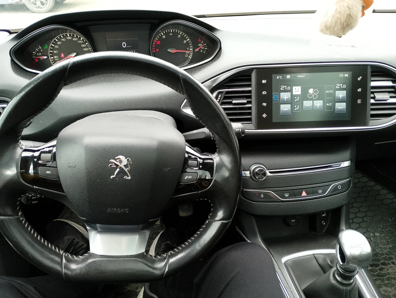 Peugeot 308 Панорамен  - изображение 7