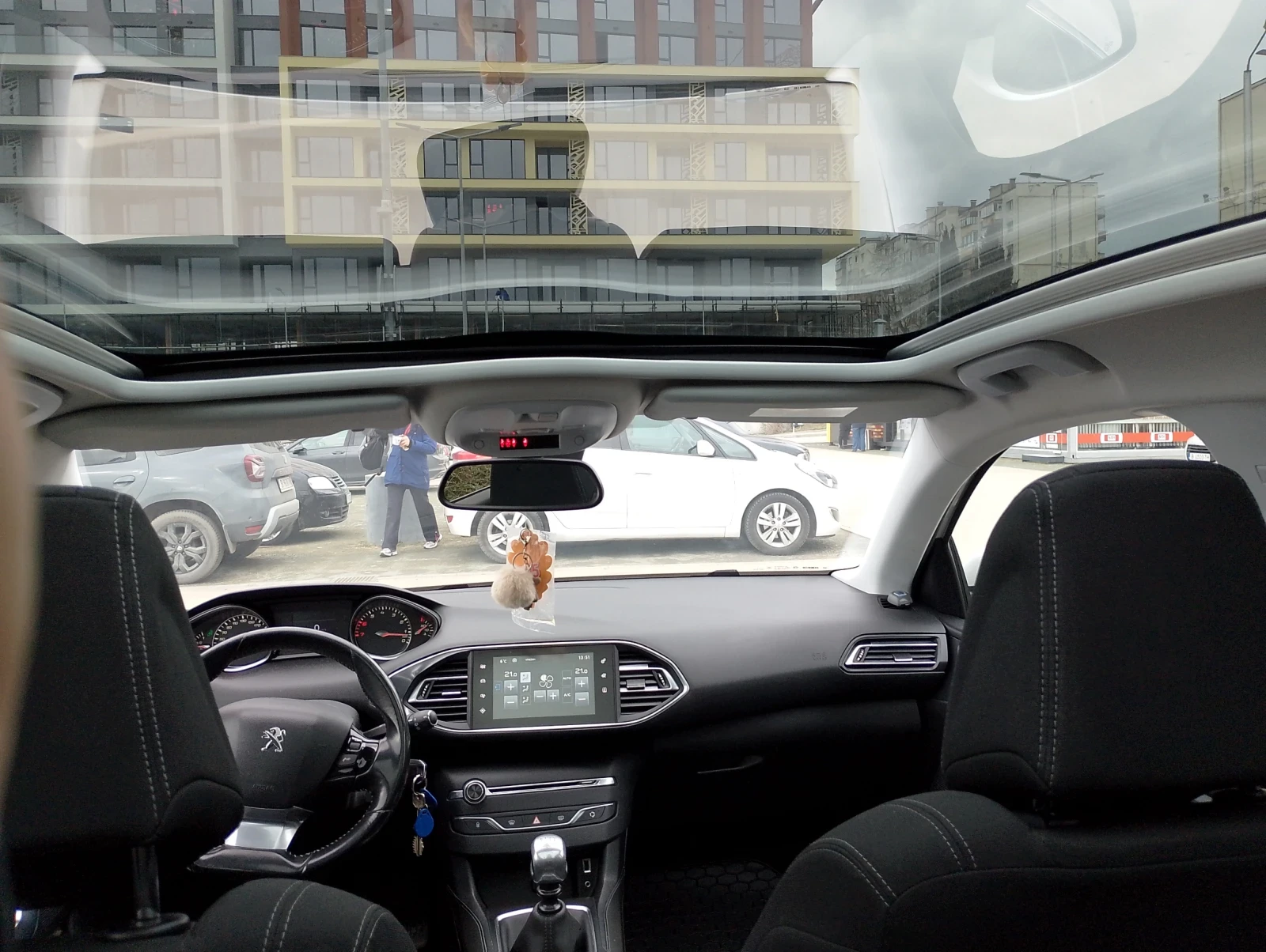 Peugeot 308 Панорамен  - изображение 6