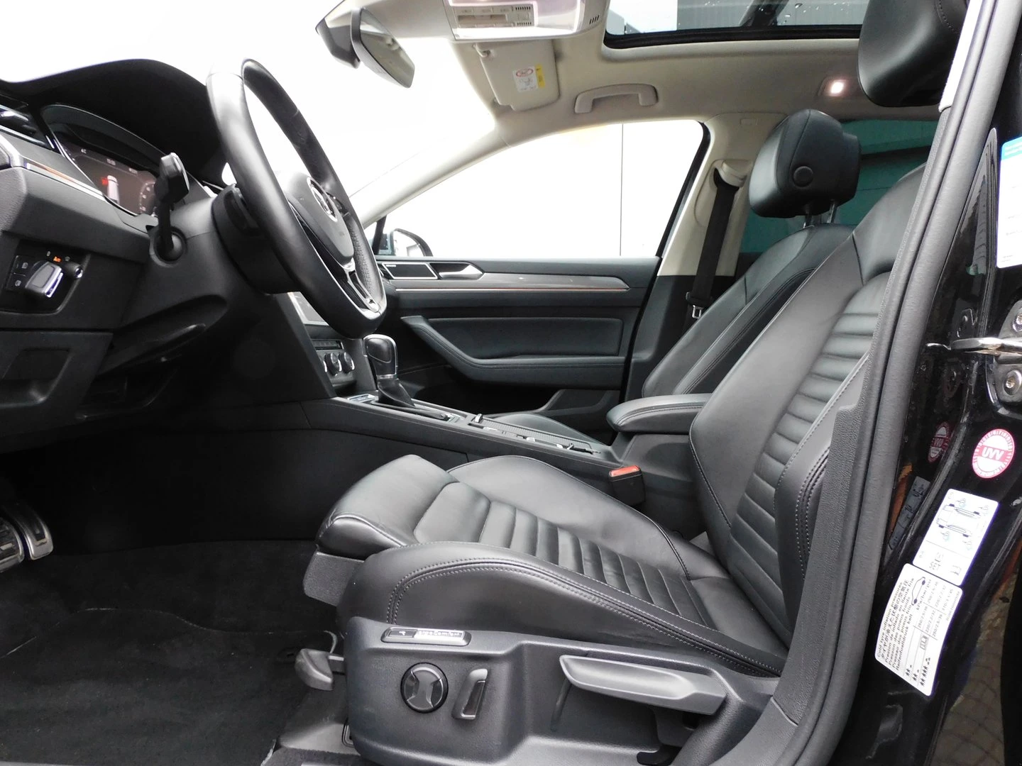 VW Passat 2.0TDI BMT 4MOTION, снимка 8 - Автомобили и джипове - 54054582