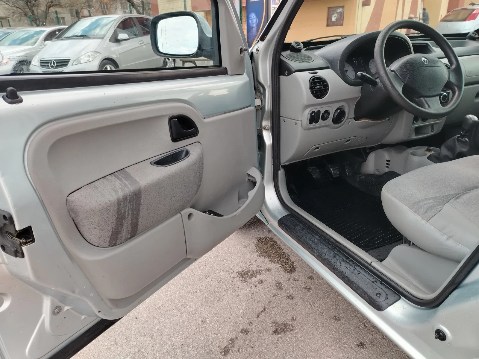 Renault Kangoo 1.5 dci klima, снимка 8 - Автомобили и джипове - 53985066