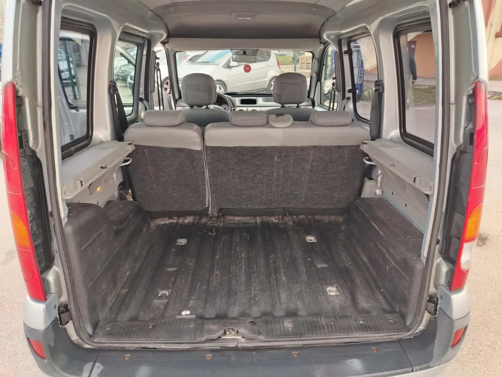 Renault Kangoo 1.5 dci klima, снимка 13 - Автомобили и джипове - 53985066