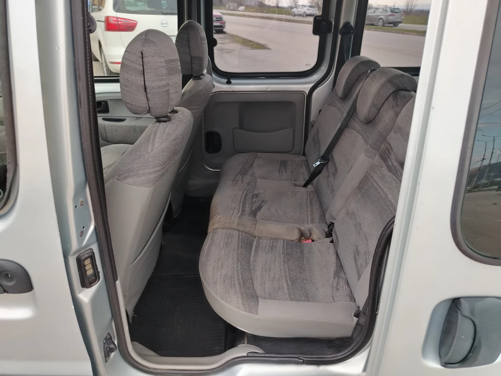Renault Kangoo 1.5 dci klima, снимка 12 - Автомобили и джипове - 53985066