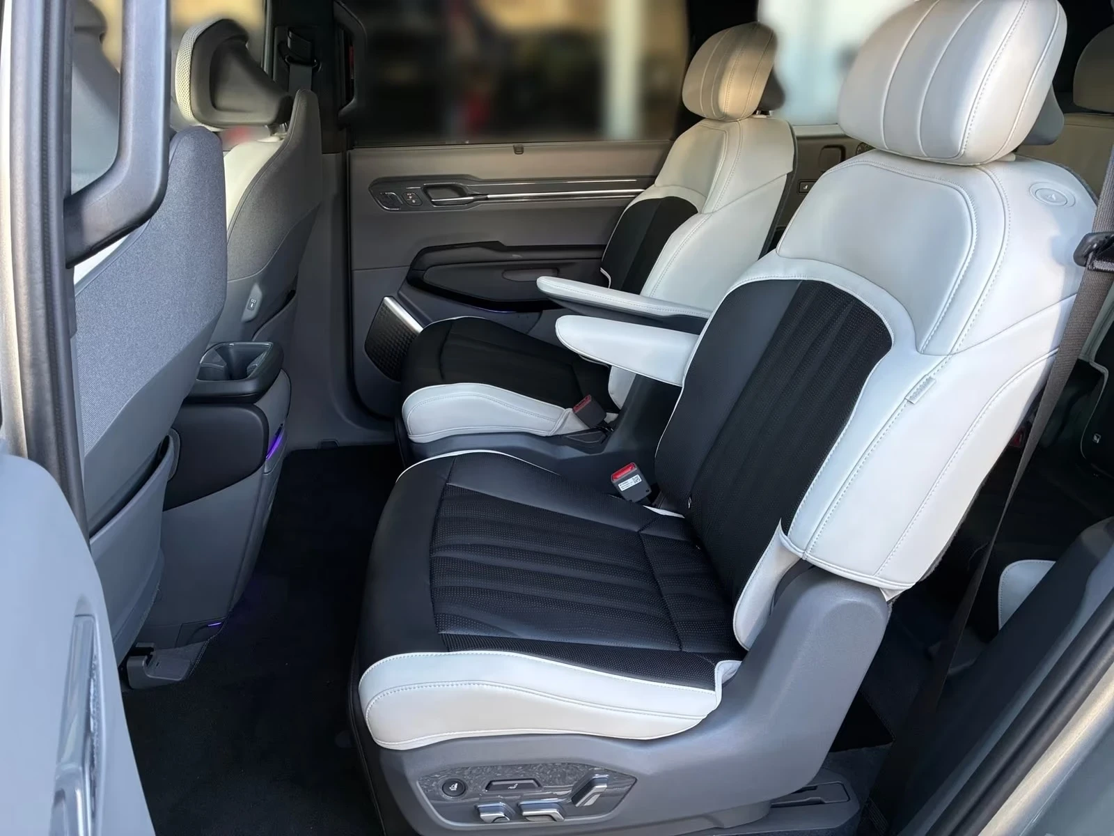 Kia EV9 360 Cap-Seats Matrix DISTR Air-Susp. HUD Winter-P, снимка 11 - Автомобили и джипове - 54225519