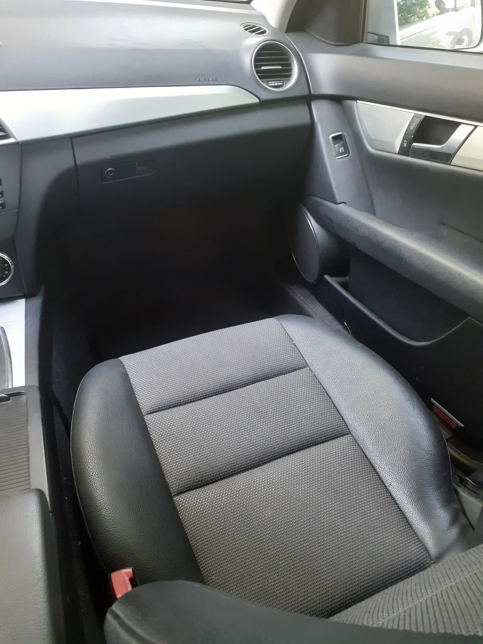 Mercedes-Benz C 220 FACELIFT, снимка 8 - Автомобили и джипове - 54583360