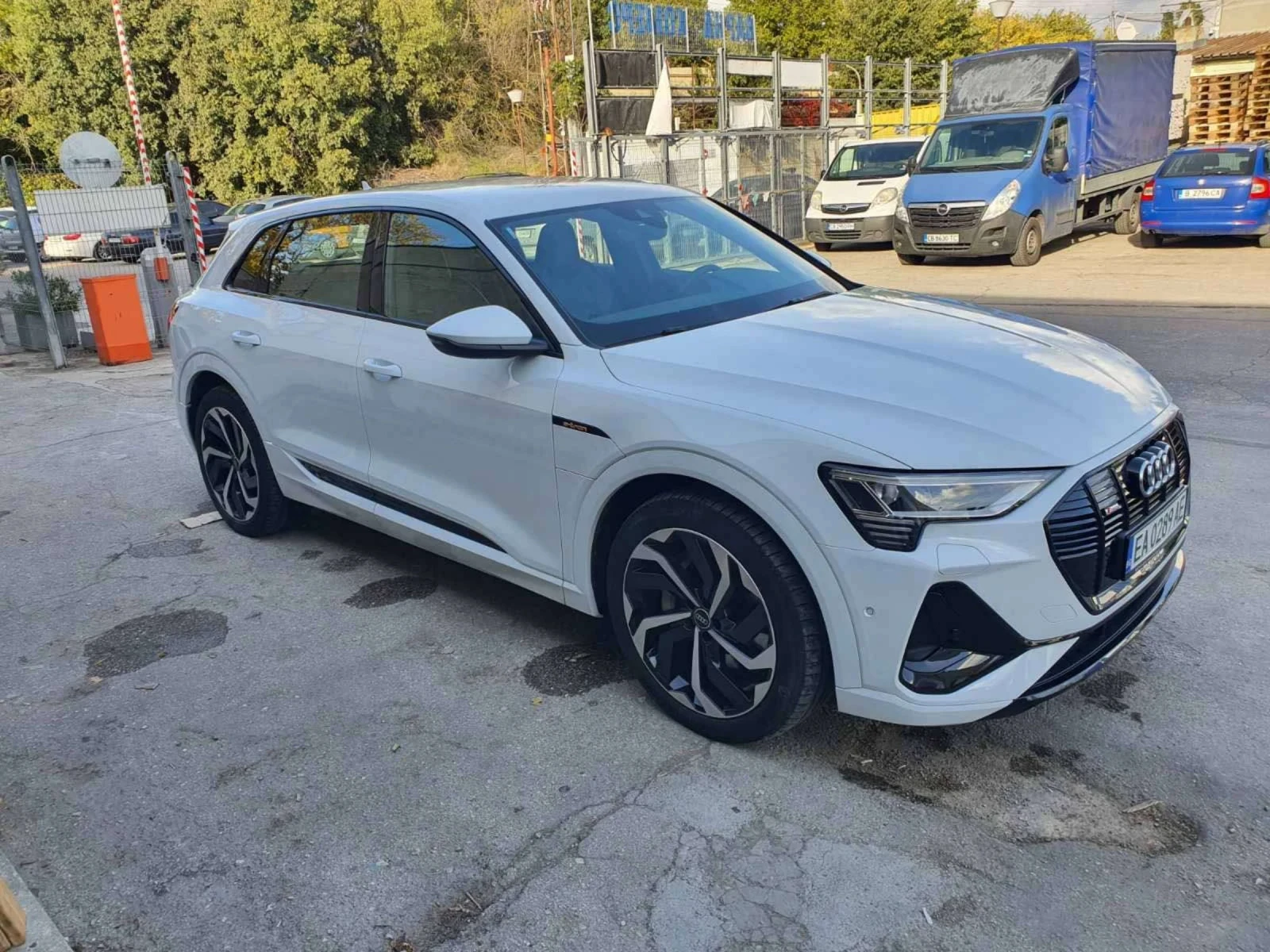 Audi E-Tron 2x S-line, снимка 5 - Автомобили и джипове - 54742616