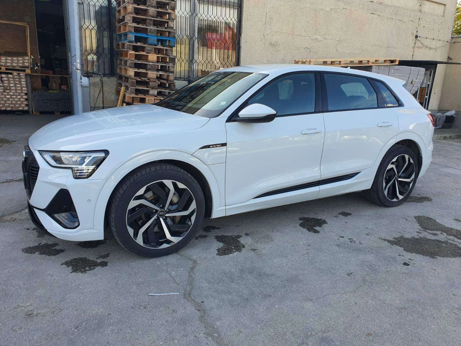 Audi E-Tron 2x S-line, снимка 4 - Автомобили и джипове - 54742616