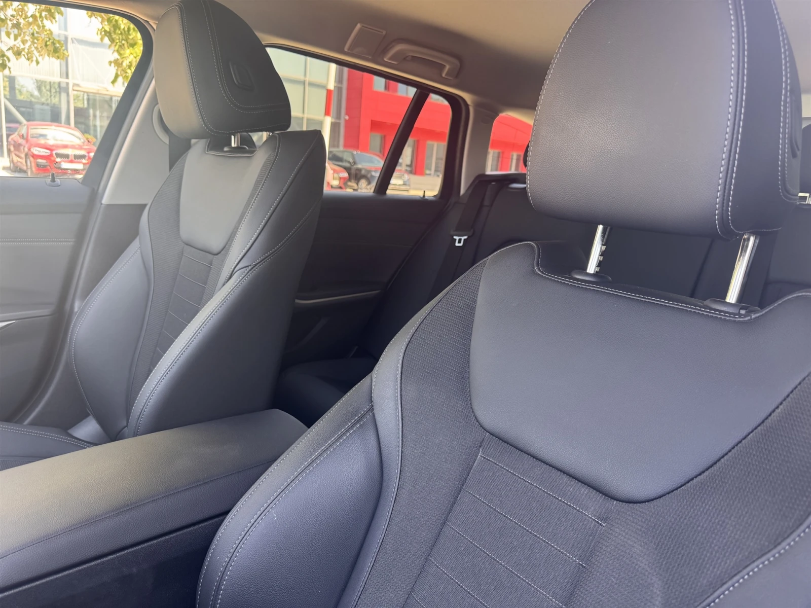 BMW 320 xDrive, снимка 13 - Автомобили и джипове - 55725390