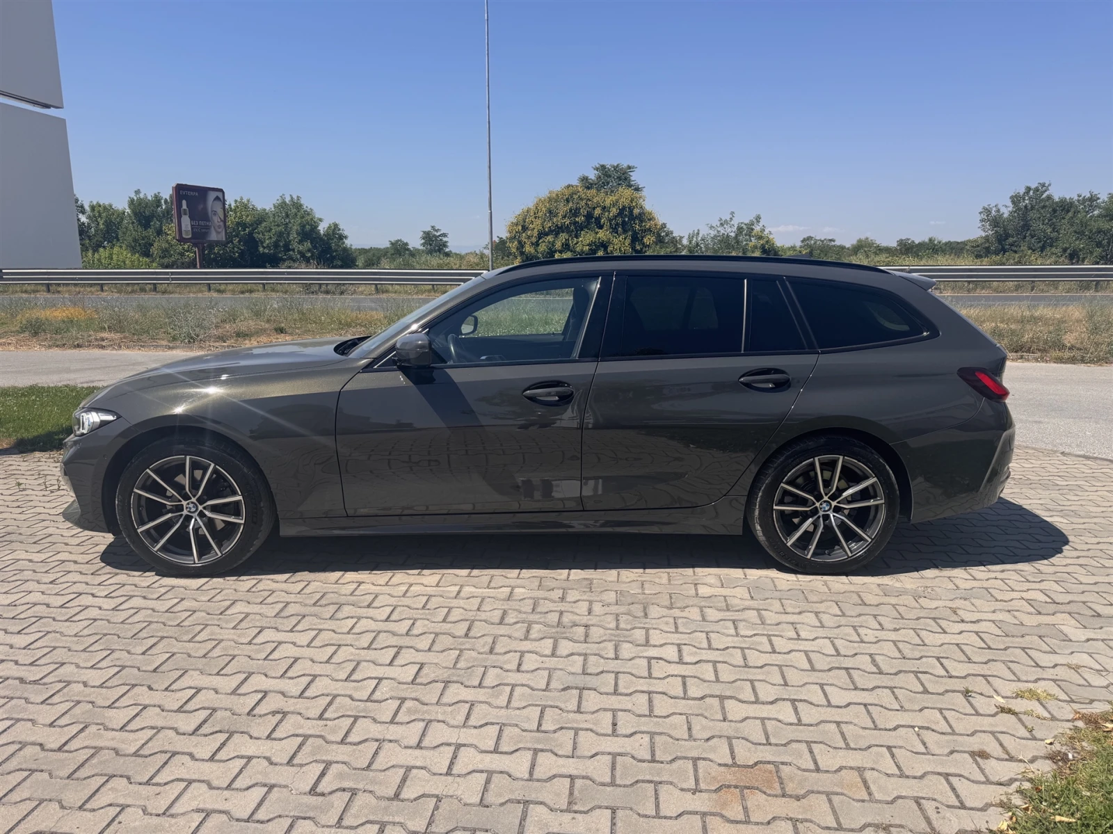 BMW 320 xDrive, снимка 3 - Автомобили и джипове - 55725390