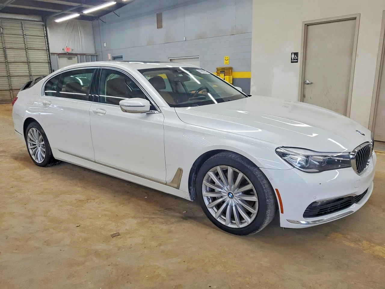 BMW 740, снимка 4 - Автомобили и джипове - 55753721