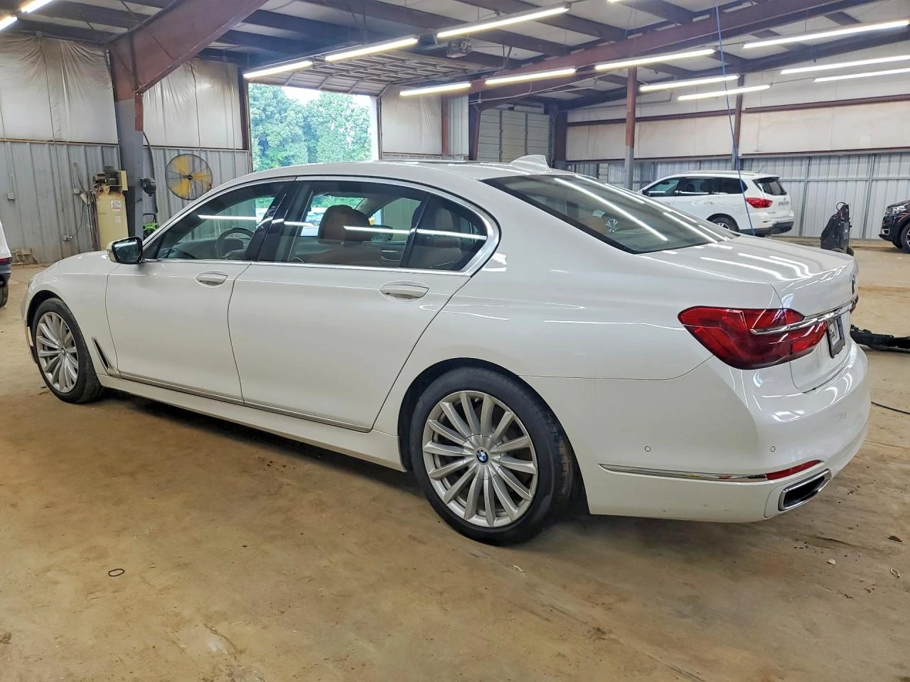 BMW 740, снимка 2 - Автомобили и джипове - 55753721